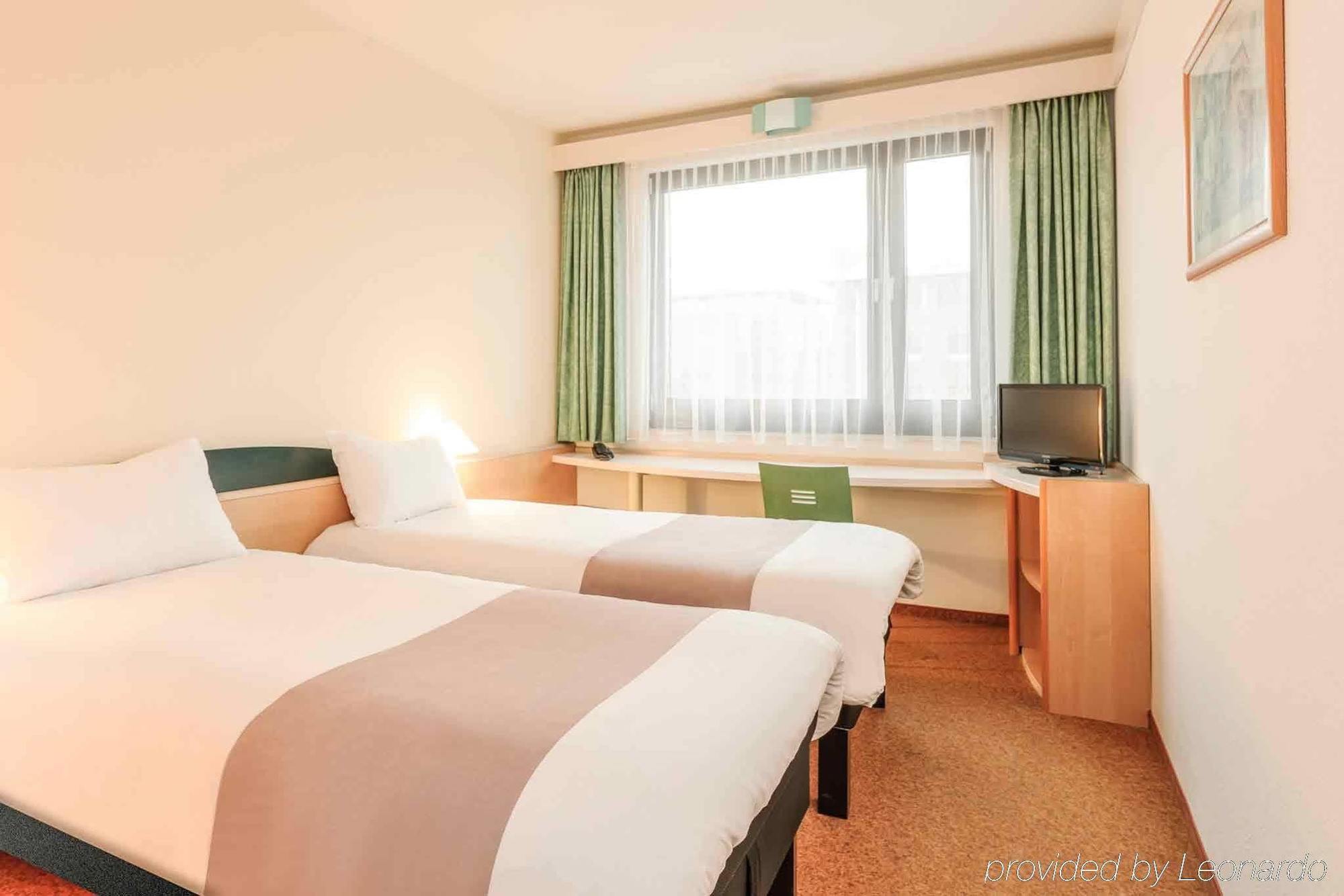 Ibis Rostock Am Stadthafen Ngoại thất bức ảnh